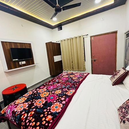 The Nirmala Palace Hotel Ayodhya Екстериор снимка