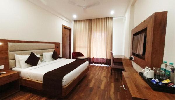 The Nirmala Palace Hotel Ayodhya Екстериор снимка
