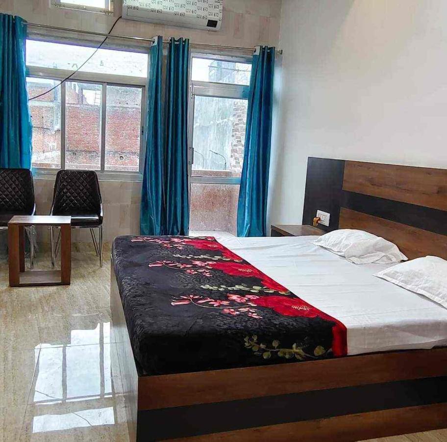 The Nirmala Palace Hotel Ayodhya Екстериор снимка