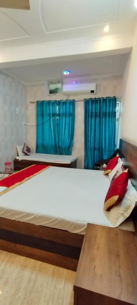 The Nirmala Palace Hotel Ayodhya Екстериор снимка