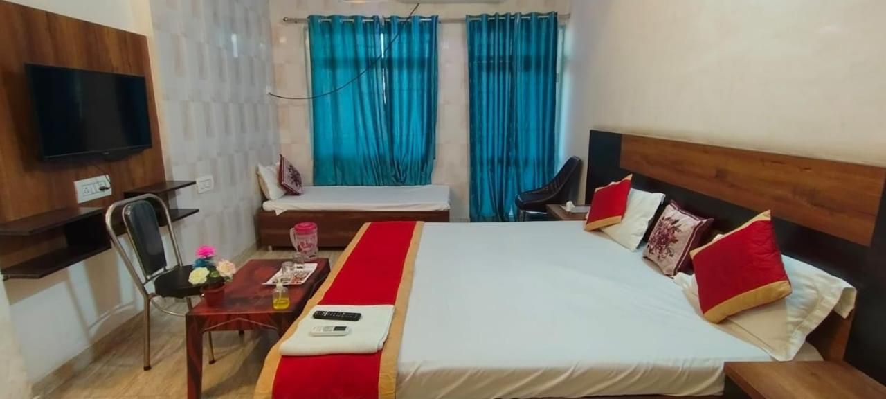 The Nirmala Palace Hotel Ayodhya Екстериор снимка