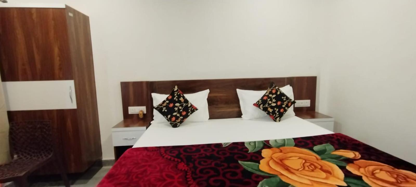 The Nirmala Palace Hotel Ayodhya Екстериор снимка