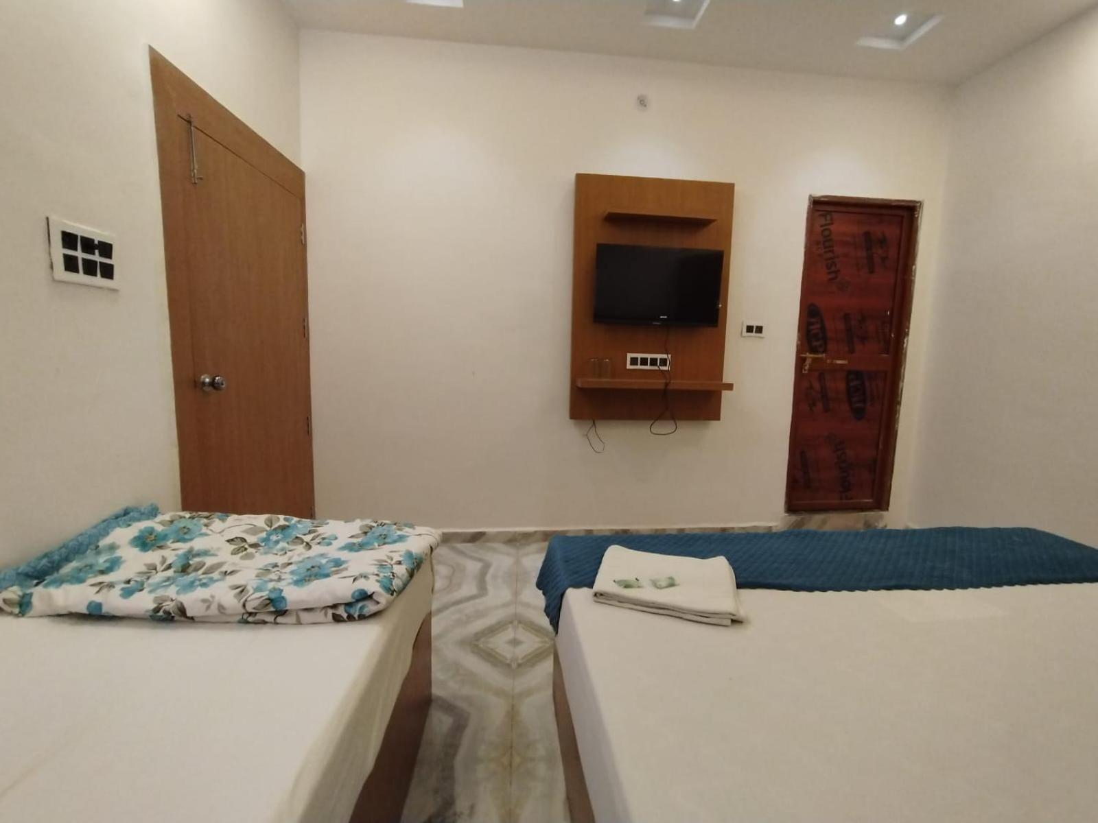The Nirmala Palace Hotel Ayodhya Екстериор снимка