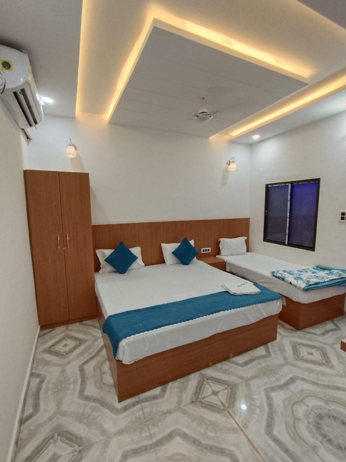 The Nirmala Palace Hotel Ayodhya Екстериор снимка