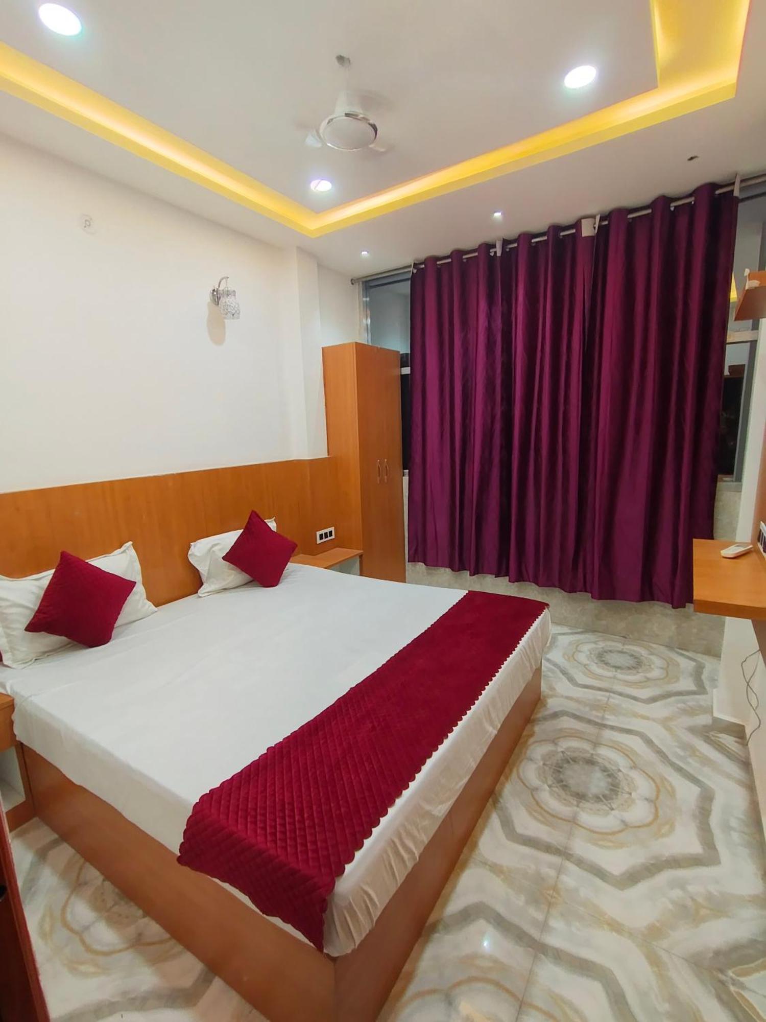 The Nirmala Palace Hotel Ayodhya Екстериор снимка